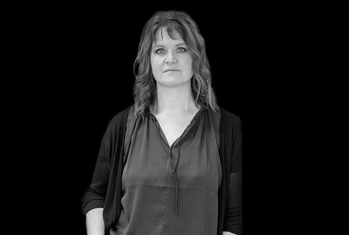 Svartvit bild av Ulrika Hansson. 