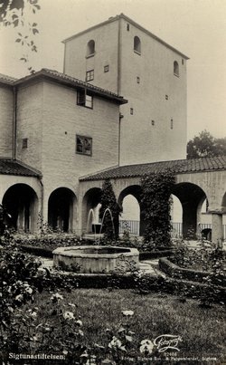 Rosengården på Sigtunastiftelsen som den såg ut på 1920-talet.
