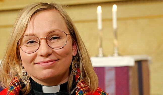 Sameprästen Mari Valjakka koordinerar kyrkans försoningsprocess i Sápmi.