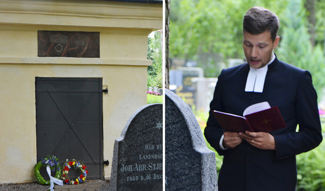 I gravkapellet är Carl Olof Cronstedt och hans maka Beata Sofia Wrangel af Sauss begravda. Under återinvigningen höll kyrkoherde Kristian Willis en betraktelse utanför kapellet.