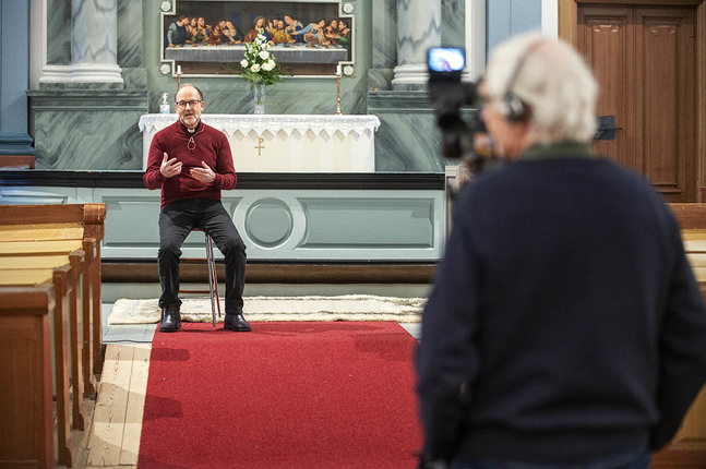 Boris Salo har tillsammans med Larsmo När-TV spelat in åtta avsnitt om Markusevangeliet avsedda för samtal inom smågrupper.