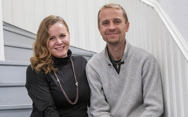 Hege-Elise och Martin Sandås är formellt utsända av Missionskyrkan i Finland och
Ungdom med uppgift i Norge. Men det är deras egen uppgift att skaffa understödjare för sin lön.