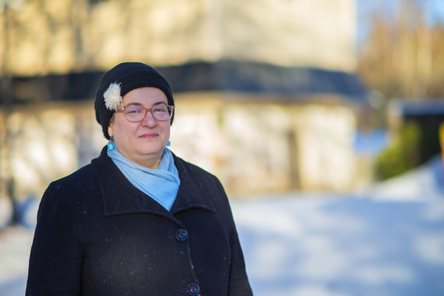 Just nu jobbar Eva Ahl-Waris
som diakoniarbetare i Sjundeå – här står hon vid Sjundeå kyrka.
