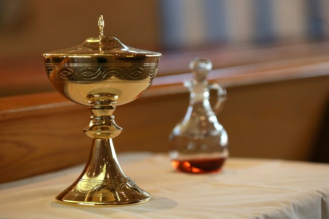 Olja kan bli ett element vid konfirmation och vigsel i framtidens kyrkohandbok.