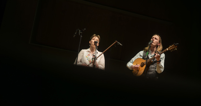 Stensöta är en folkmusikduo bestående av Amanda Harald och Jacob Sundström.