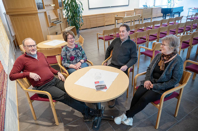 Boris och Vivian Salo, Mikael Öström och Barbro Ena ser fram emot givande samtal i smågrupperna i höstens Alpha. 