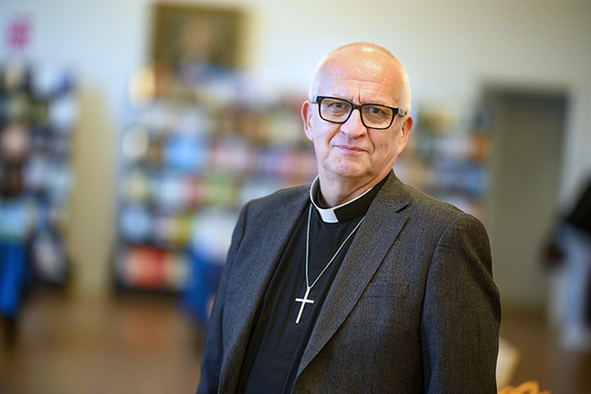 Harry Sanfrid Backström är kyrkoherde i Väst­åbolands svenska församling.