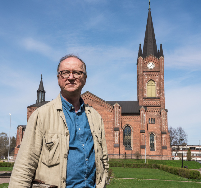 Thomas Rosenberg tror på Svenskfinland och dess institutioner. Han hoppas att stiftsledningen ska göra mera för att trygga Kyrkpressen. 