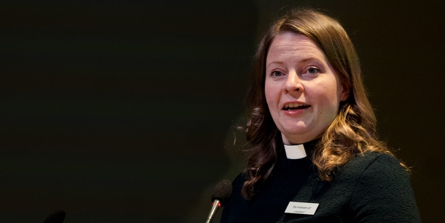Stiftsdekan Mia Anderssén-Löf i debatten vid kyrkomötet