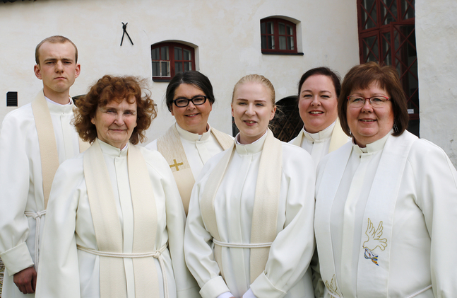 Samuel Erikson, Ruth Vesterlund, Katarina Gäddnäs, Meri Yliportimo, Janette Lagerroos och Eva Williams vigdes i söndags till tjänst.
