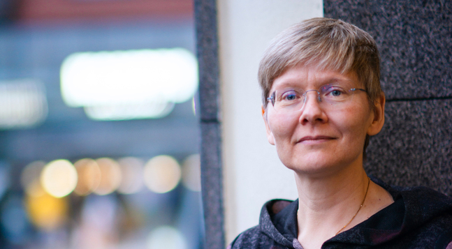 Helena Rönnberg är kaplan i Sibbo svenska
församling och leder där tolvstegsgruppen ”Steg för livet”, där man inte behöver ha något särskilt beroende. 