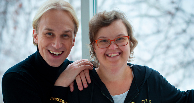 Karolina Karanen och Christoffer Strandberg är goda vänner och kollegor på DuvTeatern.