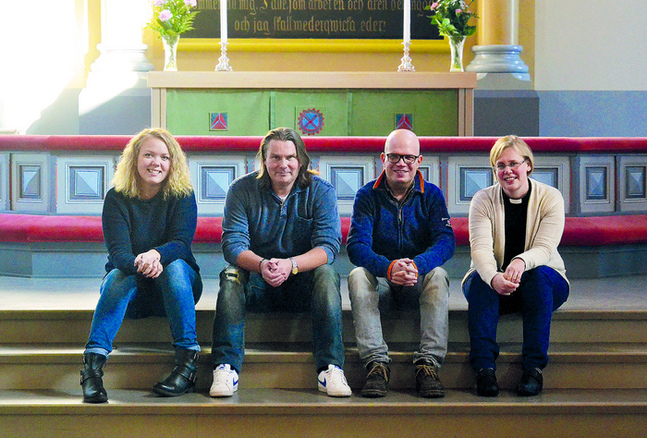 Kira Nyman, Patrik Frisk, Kjell Lönnqvist och Camilla Ekholm i Sibbo hoppas på flera hundra besökare på församlingens välgörenhetskonsert för Nepal.