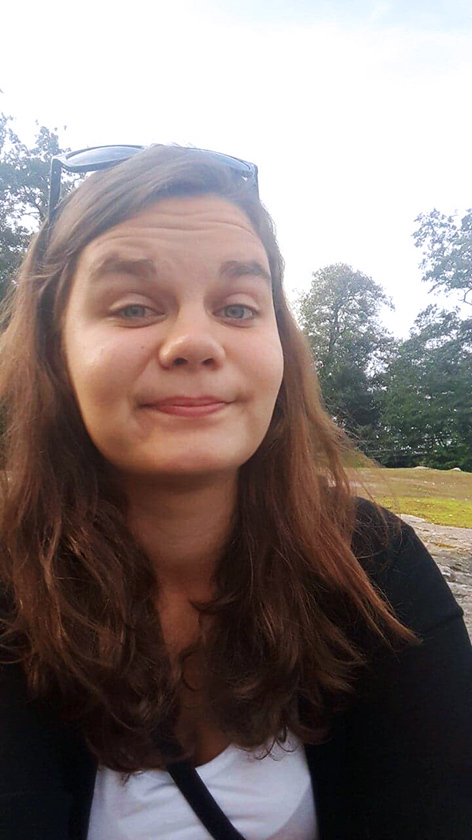 Rebecca Ahlbäck studerar nordiska språk och litteratur vid Helsingfors universitet.