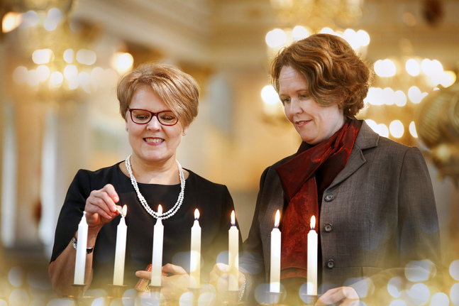Ann-Christine Nordqvist-Källström och Susanne Westerlund välkomnar adventstiden och De vackraste julsångerna.