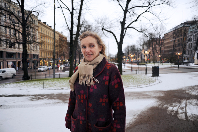 Julkalendern har svenska texter av Monica Vikström-Jokela. 