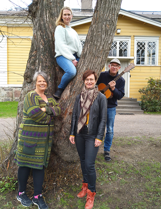 Gun Geisor, Linda Wahrman, Mats Fontell och Saara Henkola jobbar med ungdomsarbete i Borgå svenska domkyrkoförsamling. 
