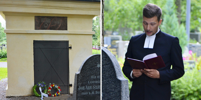 I gravkapellet är Carl Olof Cronstedt och hans maka Beata Sofia Wrangel af Sauss begravda. Under återinvigningen höll kyrkoherde Kristian Willis en betraktelse utanför kapellet.