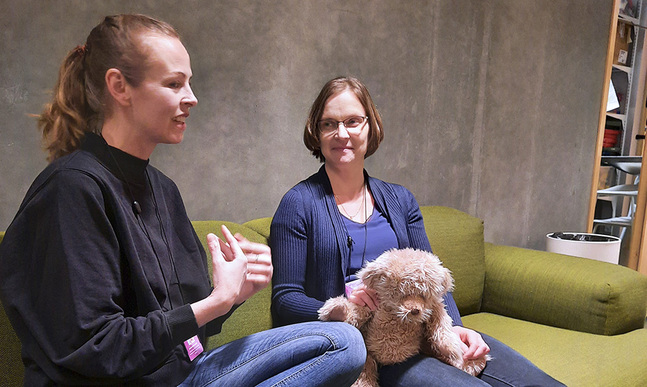 Manda Karlsson (till vänster) och Heidi Åberg vill att kursen ska 
bemöta den oro som kan finnas inför både förlossningen och omställningen att bli förälder. 