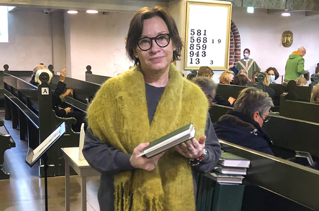 Till vardags jobbar Marit Björkbacka som frilansjournalist och verksamhetsledare. Hennes favorittid under kyrkoåret är advent.