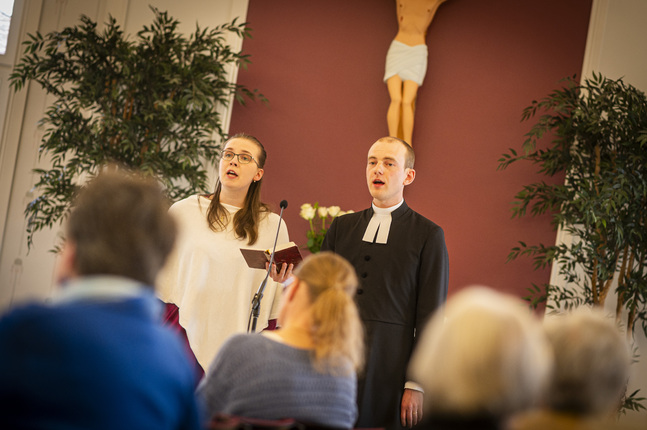 Johanna och Samuel Erikson visade att församlingen nu har ett kyrkoherdepar som kan bjuda på högklassig stämsång.