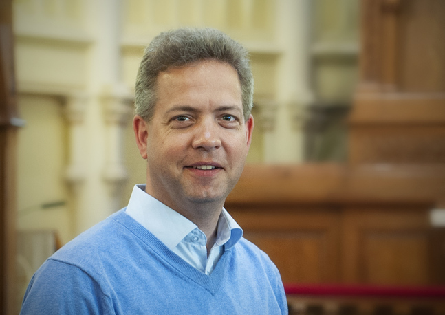 Lucas Snellman, ledande sakkunnig inom kommunikation vid Kyrkans central för det svenska arbetet, anser att det blir intressant att se vem som kommer att driva vilka frågor bland de nya kyrkomötesombuden.