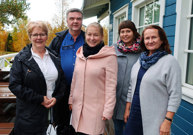 Diakoniarbetarna i Korsholm
Från vänster: Nina Andrén, 
Leif Galls, Hanna-Maria Hakala, Sandra Mörk och Gun-Lis Landgärds.