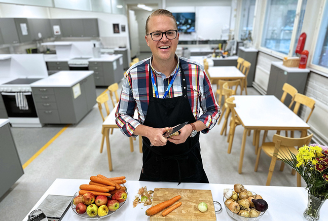 Kalle Sällström har tagit ett sabbatsår från Församlingsförbundet och kastat sig in i skolvärlden.