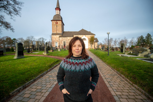 Karin Erlandsson har kunnat gå upp i Jomala kyrktorn och göra research för sin bok "Hem".