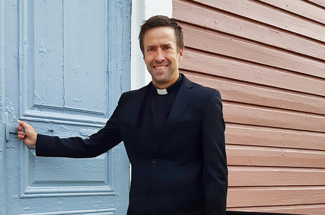 Fredrik Kass är kyrkoherde i Kvevlax församling.