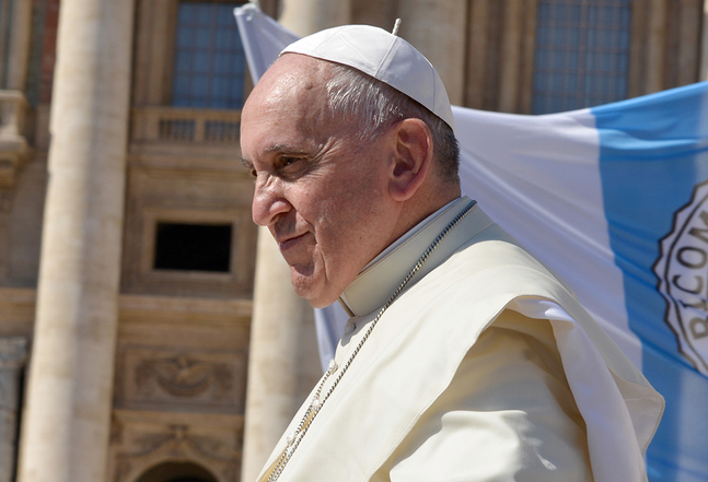 Påve Franciskus anklagas för heresi i ett 20 sidor långt brev.