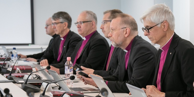 Biskoparna kräver svar av SLEY och Folkmissionen