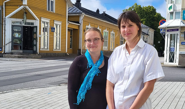 Maria Storsjö (till vänster) och Debora Hannus är nya diakoniarbetare i Kristinestad. FOTO: PRIVAT