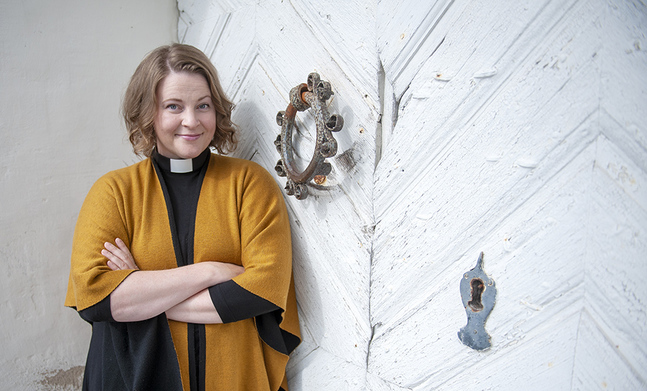 Mia Anderssén-Löf har gjort en snabb karriär inom kyrkan. Efter bara fem månader som kyrkoherde i Pedersöre söker hon ett toppjobb inom Borgå stift.