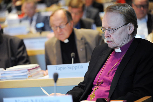 Kari Mäkinen har nu kommenterat sitt beslut att ingripa i Leif Nummelas anförande vid kyrkomötet i Åbo.