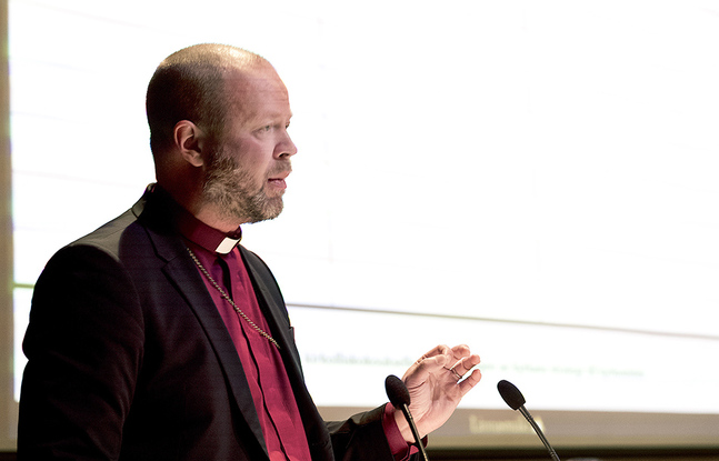 – Varför pratar vi ständigt om allt som hindrar oss? frågade Helsingforsbiskopen Teemu Laajasalo vid kyrkomötet i Åbo
