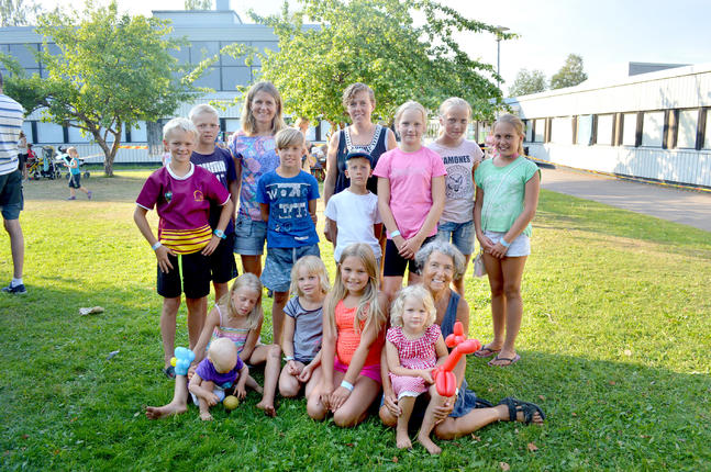 Gunilla Nybäck har både barn och barnbarn med på lägret i Pieksämäki.
