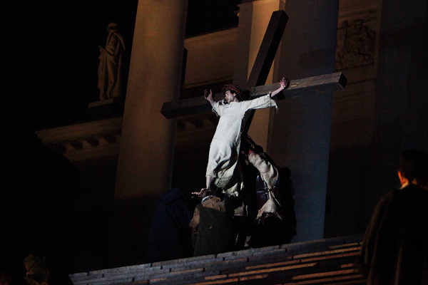 Via Crucis i Helsingfors är en av långfredagens passionsvandringar.