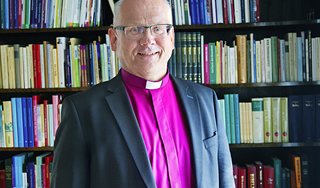 Tre år in i hans biskopsperiod kommer Bo-Göran Åstrands herdabrevsbok – i en dialog med fyra andra skribenter, i och utanför kyrkan.